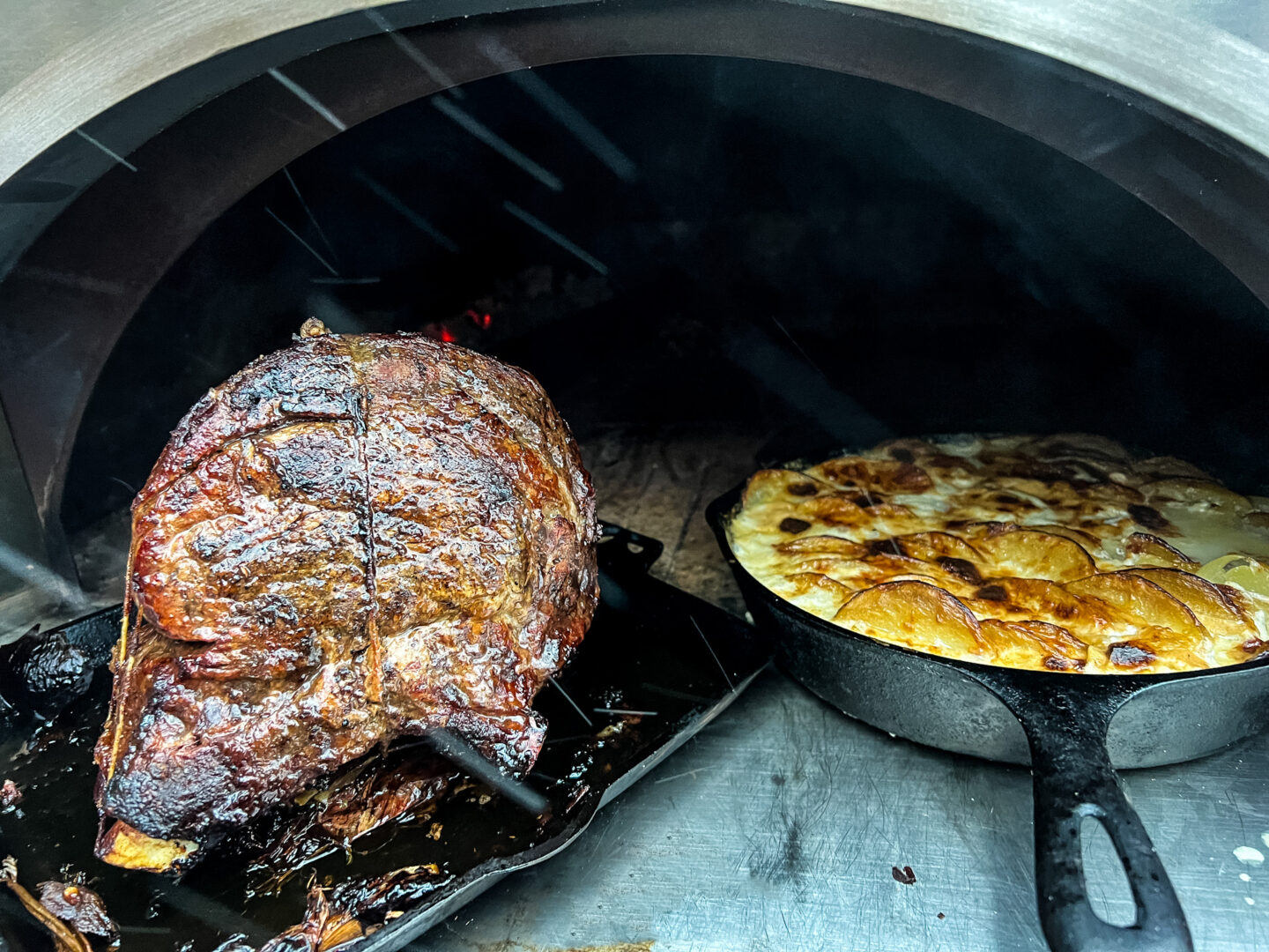 Prime rib and gratin in pizza wood fire oven